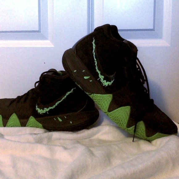 Nike kyrie Halloween 4 - Picture 4 of 4